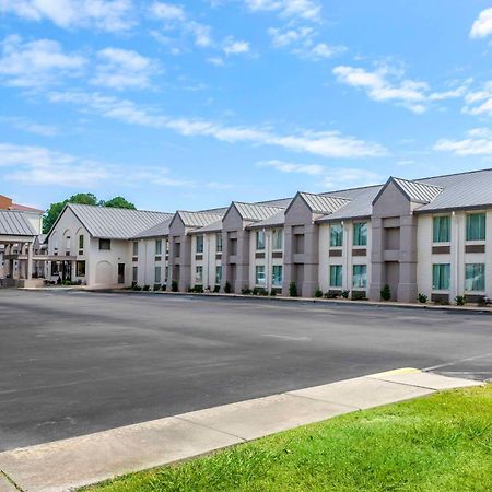 Comfort Inn Petersburg Near Fort Gregg-Adams Bagian luar foto
