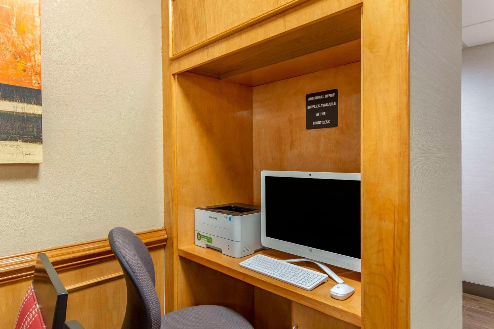 Comfort Inn Petersburg Near Fort Gregg-Adams Bagian luar foto