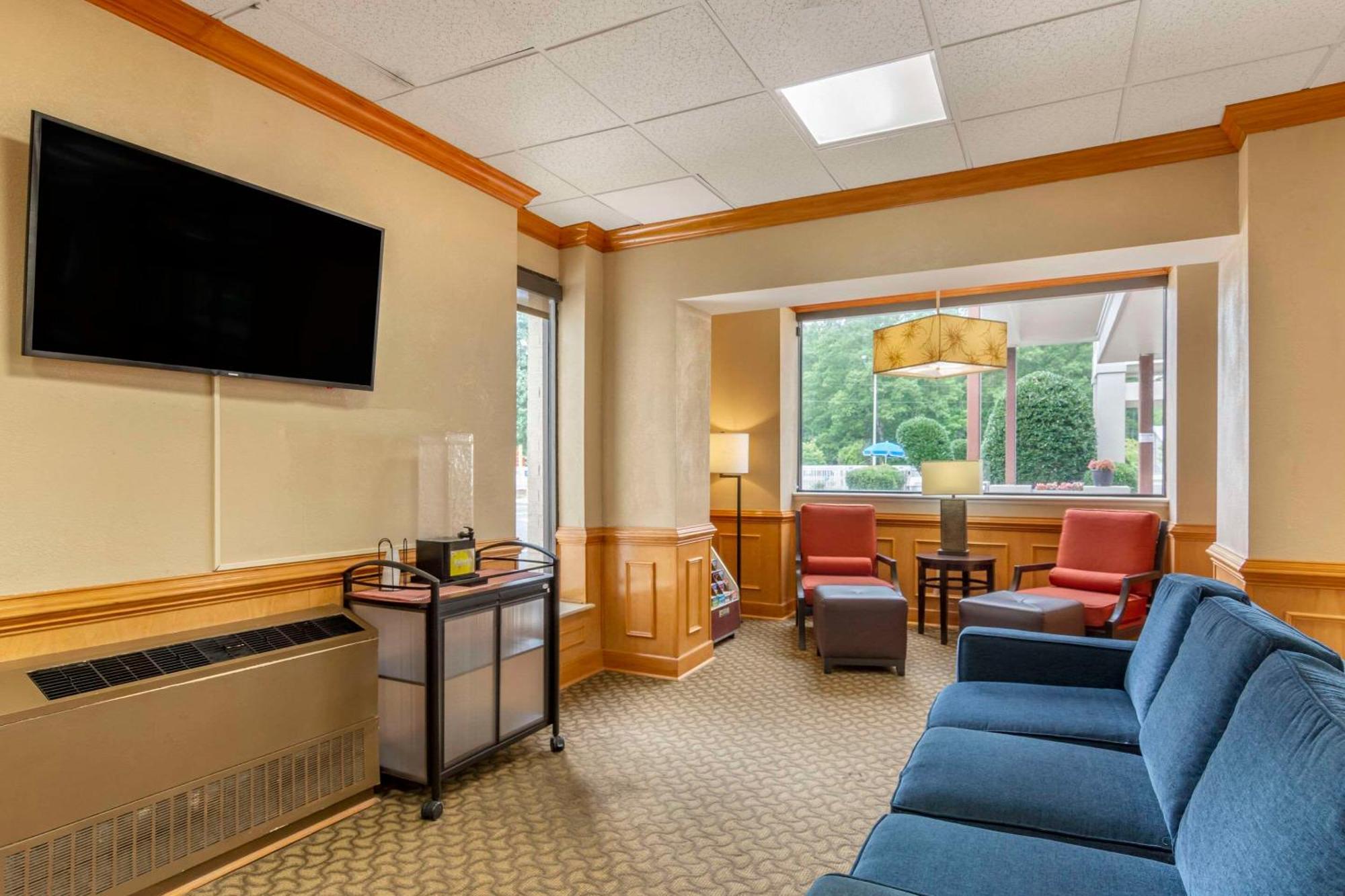 Comfort Inn Petersburg Near Fort Gregg-Adams Bagian luar foto