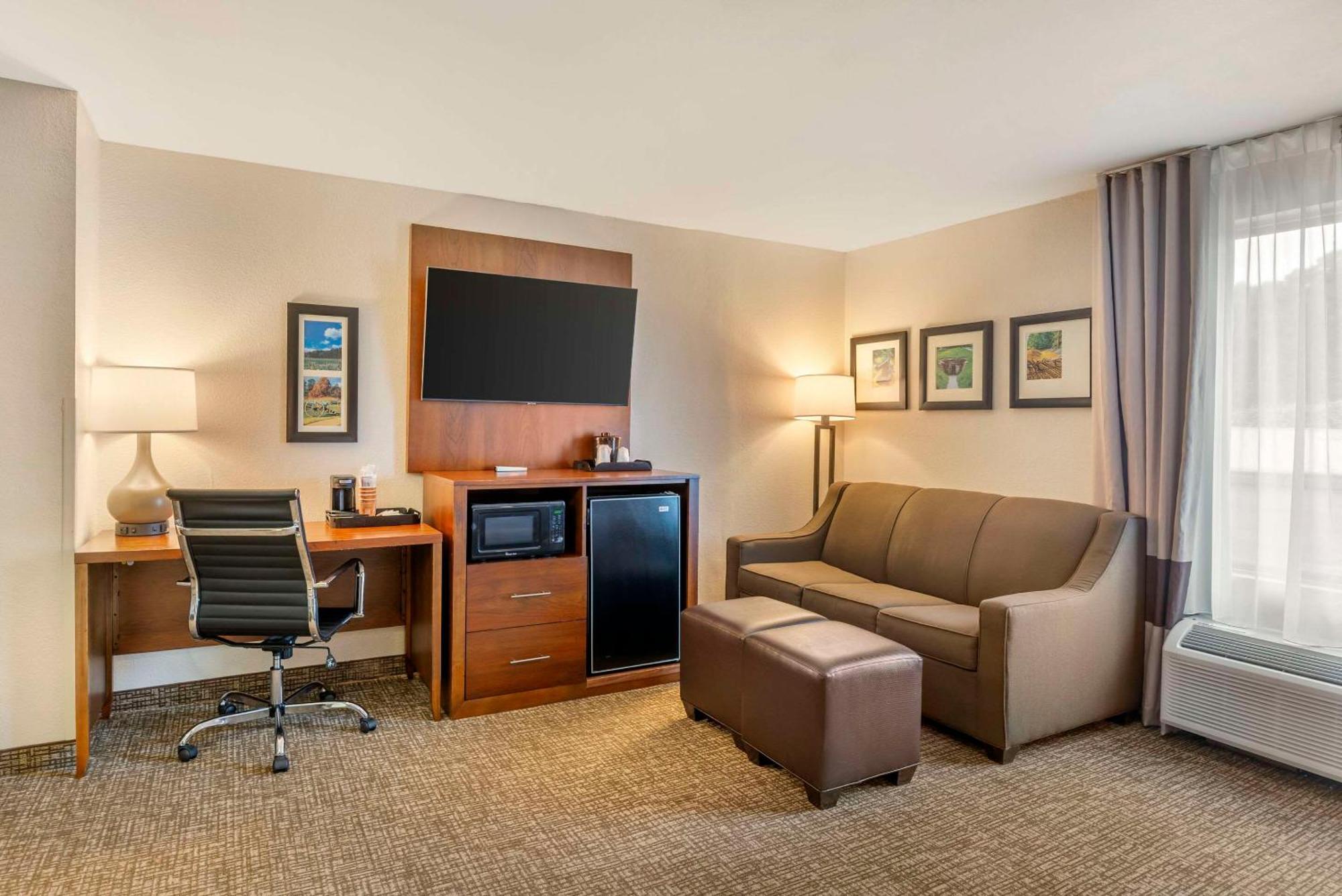 Comfort Inn Petersburg Near Fort Gregg-Adams Bagian luar foto