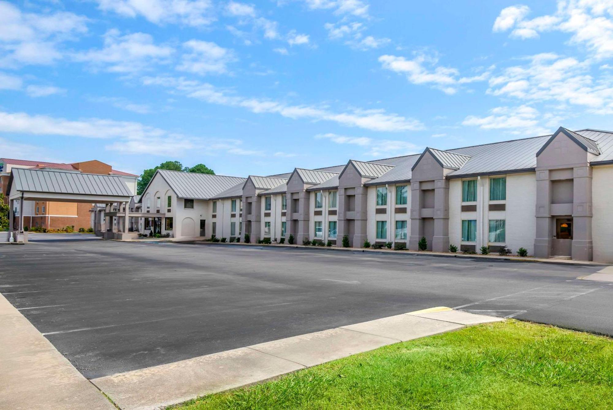 Comfort Inn Petersburg Near Fort Gregg-Adams Bagian luar foto