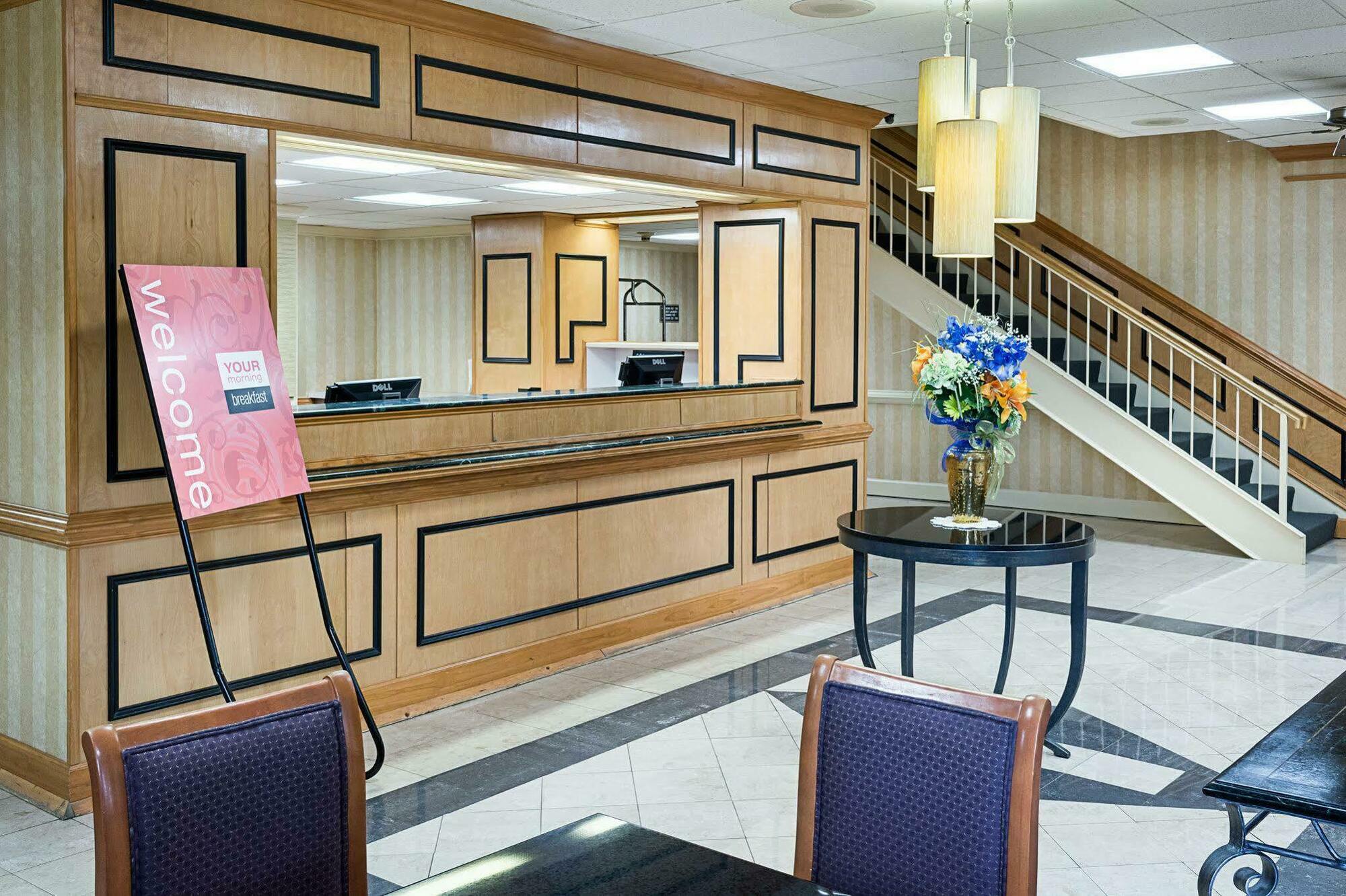 Comfort Inn Petersburg Near Fort Gregg-Adams Bagian luar foto