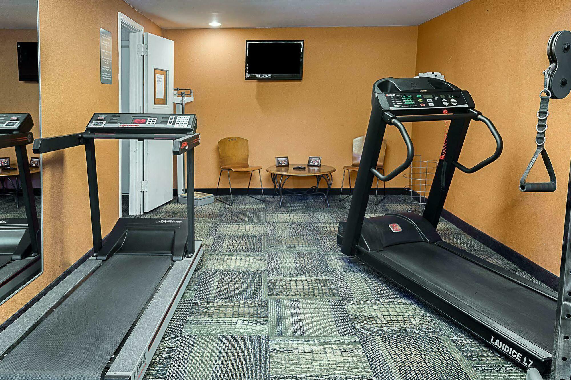 Comfort Inn Petersburg Near Fort Gregg-Adams Bagian luar foto